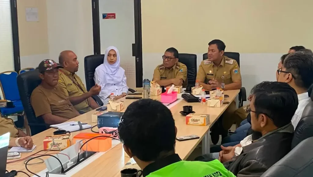 camat pancoran (iqbal idham ramid) dan jajaran melaksanakan giat rapat koordinasi pengelolaan b