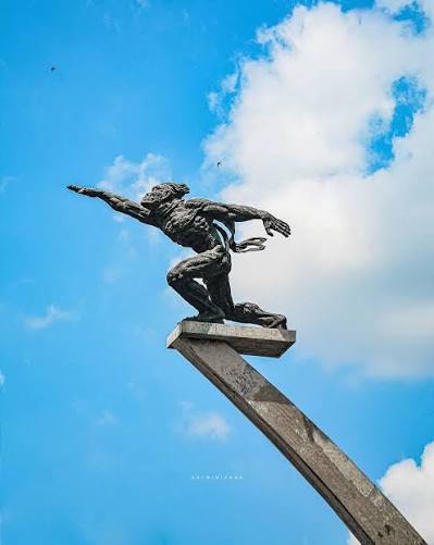 patung 1